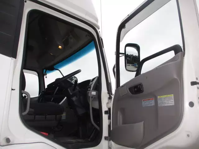 平成27年08月中古大型トラクタヘッド日産UDUDトラックスの画像38