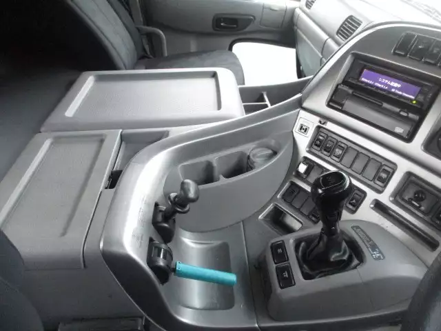 平成27年08月中古大型トラクタヘッド日産UDUDトラックスの画像41