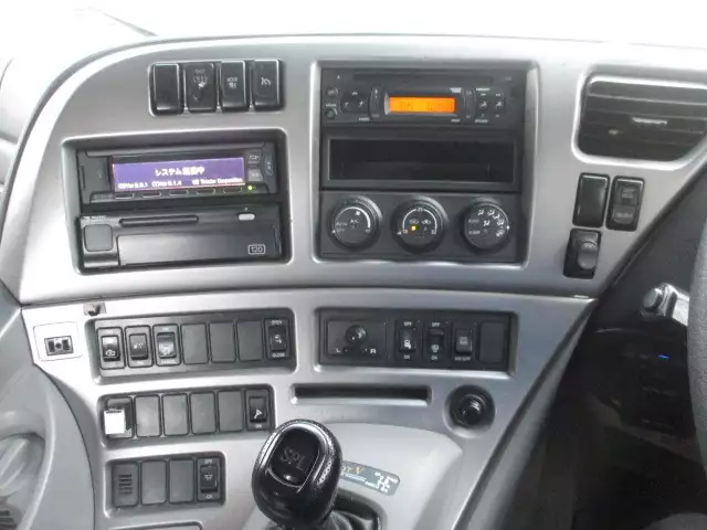 平成27年08月中古大型トラクタヘッド日産UDUDトラックスの画像45