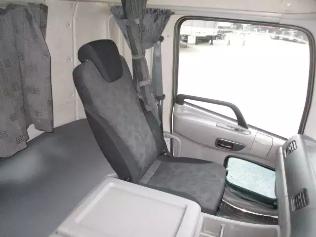 平成27年08月中古大型トラクタヘッド日産UDUDトラックスの画像54