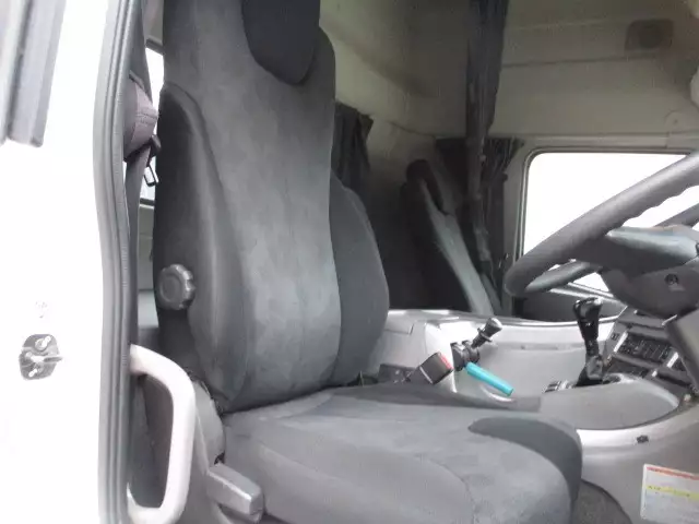 平成27年08月中古大型トラクタヘッド日産UDUDトラックスの画像55