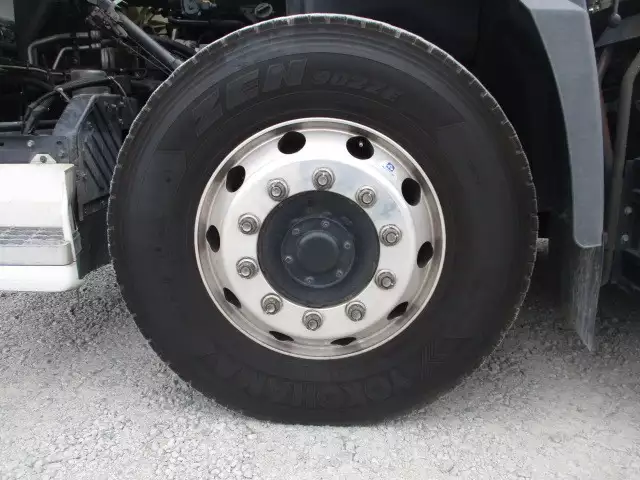 平成27年08月中古大型トラクタヘッド日産UDUDトラックスの画像9