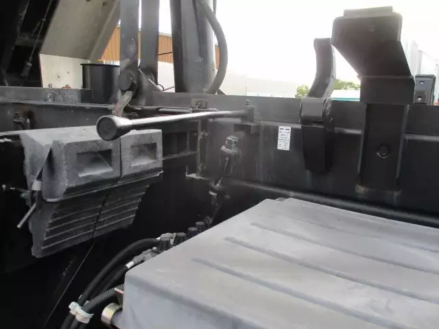 平成26年12月中古大型日産UDUDトラックスの画像14