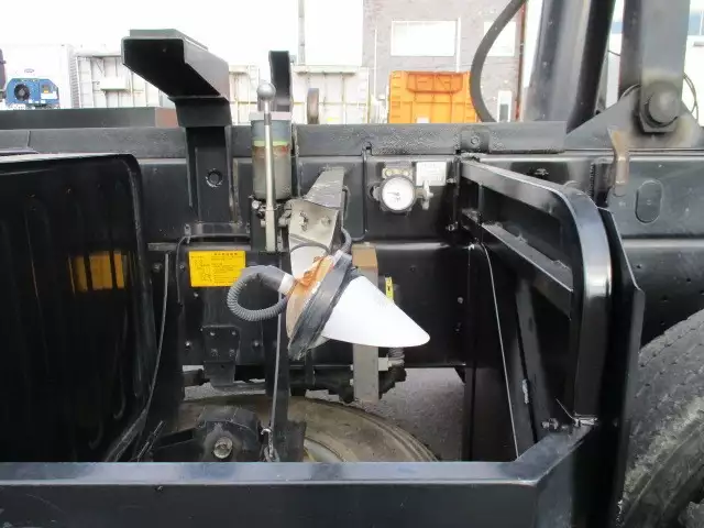 平成26年12月中古大型日産UDUDトラックスの画像17