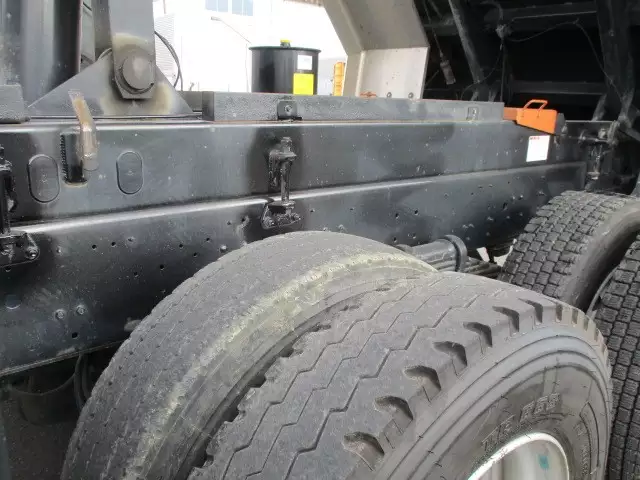 平成26年12月中古大型日産UDUDトラックスの画像18