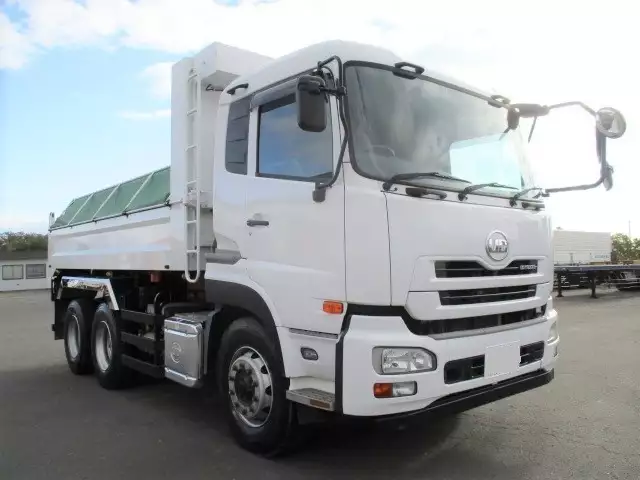 平成26年12月中古大型日産UDUDトラックスの画像3