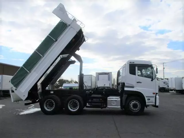 平成26年12月中古大型日産UDUDトラックスの画像23