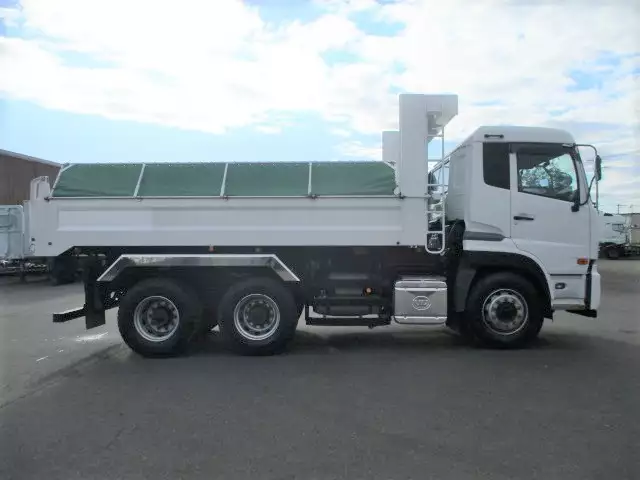 平成26年12月中古大型日産UDUDトラックスの画像4