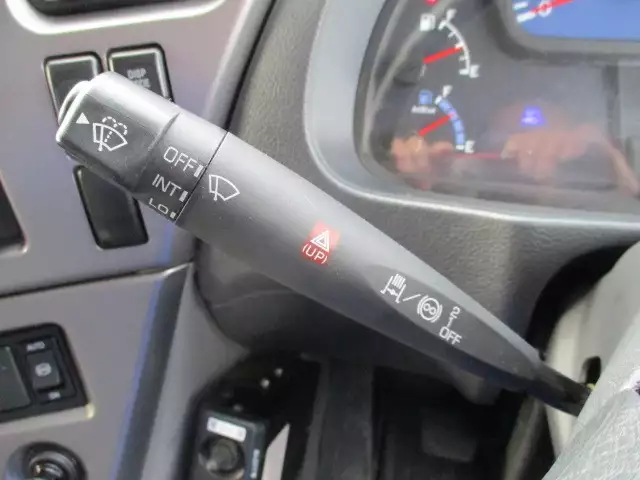 平成26年12月中古大型日産UDUDトラックスの画像32