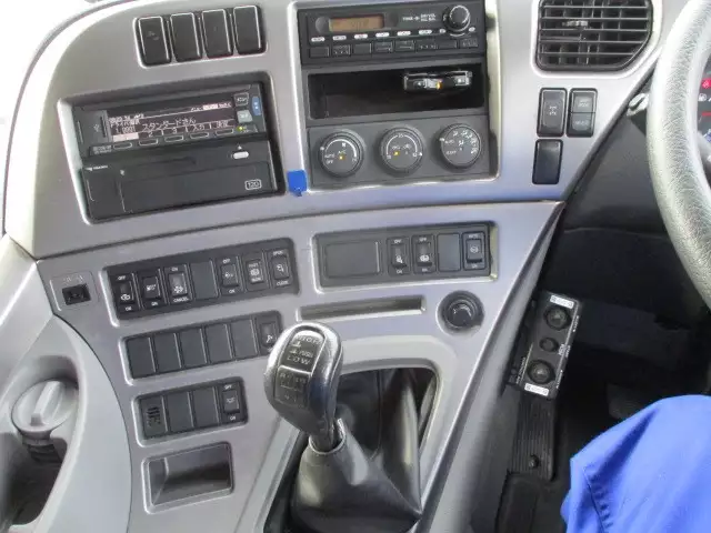 平成26年12月中古大型日産UDUDトラックスの画像33