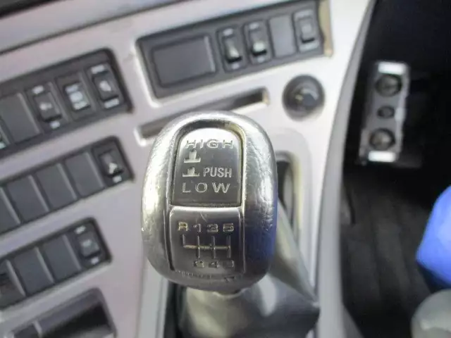 平成26年12月中古大型日産UDUDトラックスの画像34