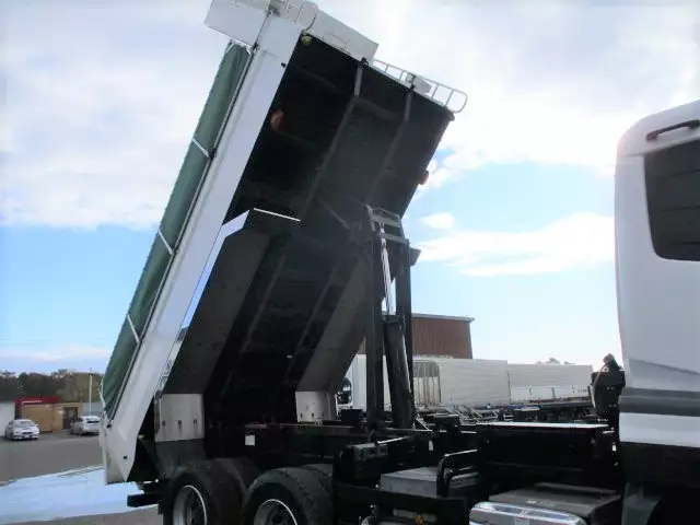 平成26年12月中古大型日産UDUDトラックスの画像10