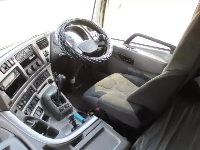 平成26年12月中古大型トラクタヘッド日産UDUDトラックスの画像60