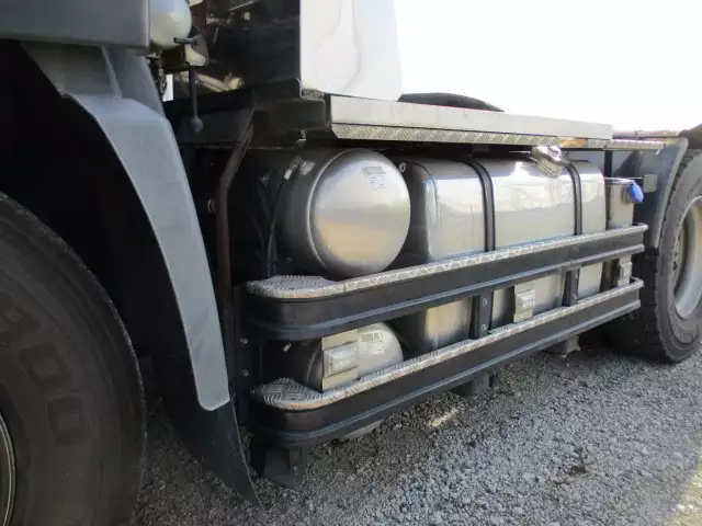 平成26年12月中古大型トラクタヘッド日産UDUDトラックスの画像9