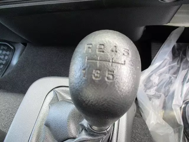 未使用車 6200ワイドウィング エアサス 積載2,800㎏ MT6速 220馬力の画像11