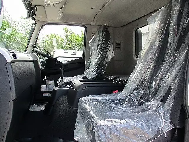 未使用車 6200ワイドウィング エアサス 積載2,800㎏ MT6速 220馬力の画像13