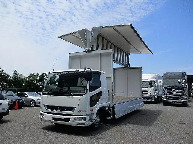 未使用車 6200ワイドウィング エアサス 積載2,800㎏ MT6速 220馬力の画像22