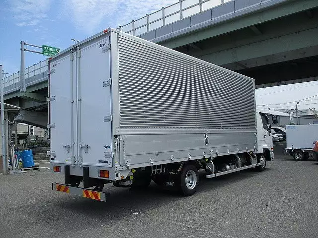 未使用車 6200ワイドウィング エアサス 積載2,800㎏ MT6速 220馬力の画像7