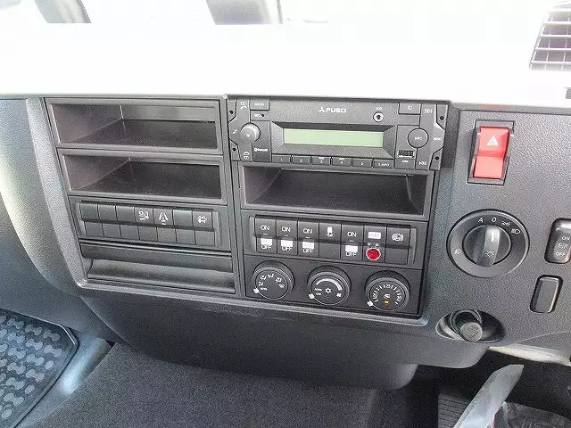 未使用車 6200ワイドウィング エアサス 積載2,800㎏ MT6速 220馬力の画像10