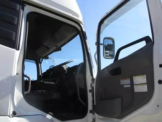 平成27年06月中古大型トラクタヘッド日産UDUDトラックスの画像38