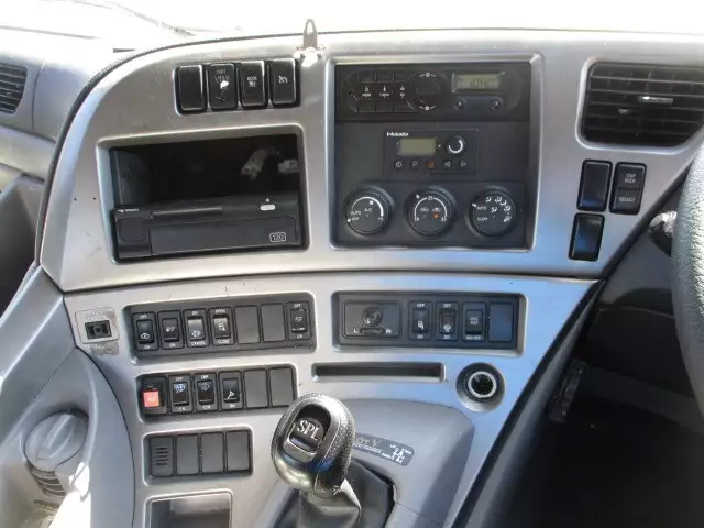 平成27年06月中古大型トラクタヘッド日産UDUDトラックスの画像43