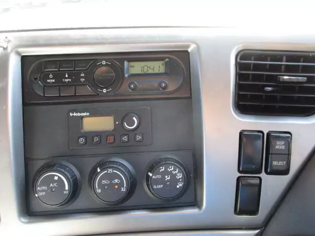 平成27年06月中古大型トラクタヘッド日産UDUDトラックスの画像44