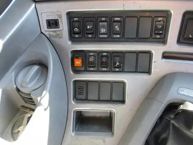 平成27年06月中古大型トラクタヘッド日産UDUDトラックスの画像47