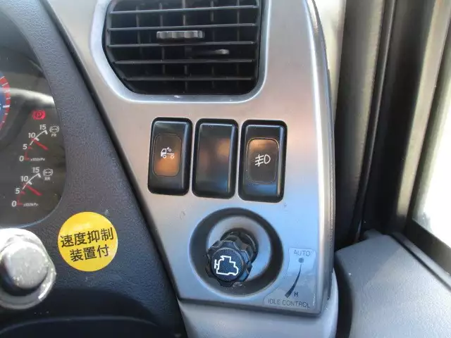 平成27年06月中古大型トラクタヘッド日産UDUDトラックスの画像48
