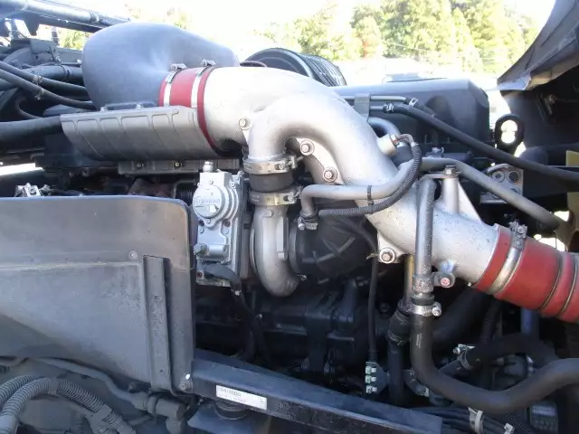 平成27年06月中古大型トラクタヘッド日産UDUDトラックスの画像53