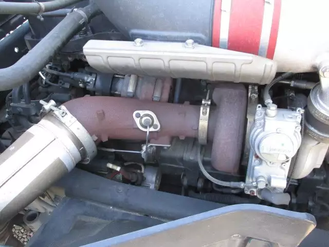 平成27年06月中古大型トラクタヘッド日産UDUDトラックスの画像54