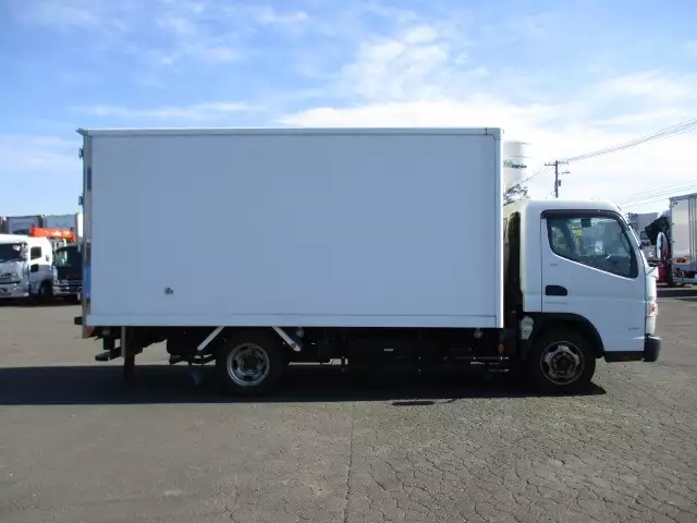 平成28年03月中古小型冷凍バン・ウィング三菱ふそうキャンターの画像4