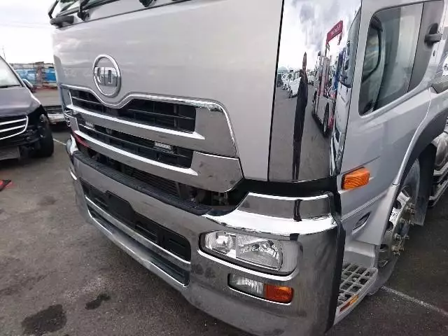 平成28年10月中古小型トラクタヘッド日産UDUDトラックスの画像11