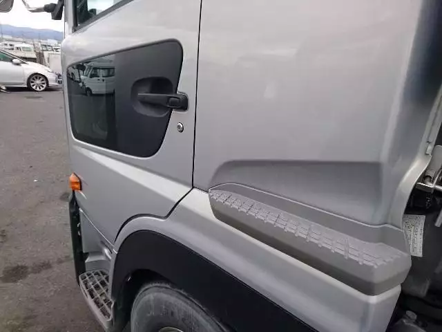 平成28年10月中古小型トラクタヘッド日産UDUDトラックスの画像12