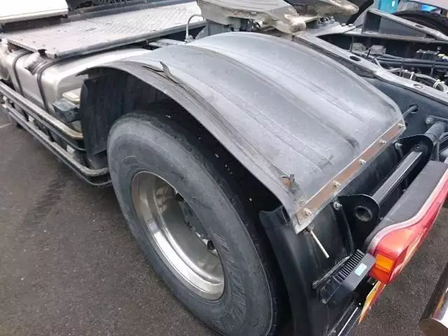 平成28年10月中古小型トラクタヘッド日産UDUDトラックスの画像14