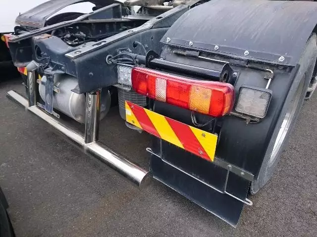 平成28年10月中古小型トラクタヘッド日産UDUDトラックスの画像17