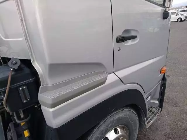 平成28年10月中古小型トラクタヘッド日産UDUDトラックスの画像19