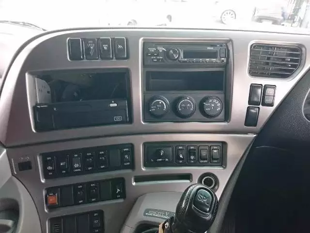 平成28年10月中古小型トラクタヘッド日産UDUDトラックスの画像34