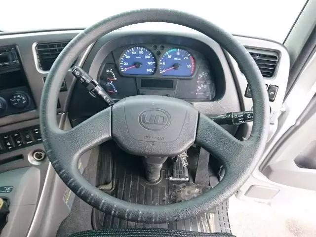 平成28年10月中古小型トラクタヘッド日産UDUDトラックスの画像37