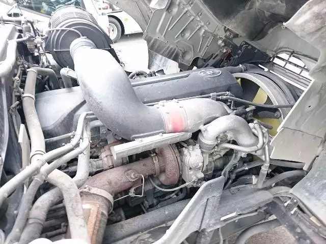 平成28年10月中古小型トラクタヘッド日産UDUDトラックスの画像7