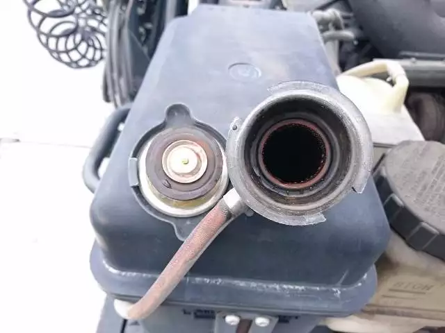 平成28年10月中古小型トラクタヘッド日産UDUDトラックスの画像9