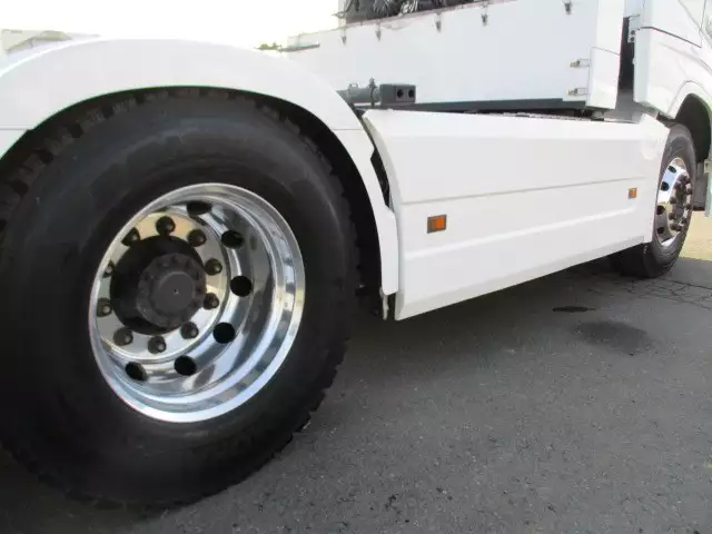 平成30年03月中古大型トラクタヘッドボルボボルボの画像20