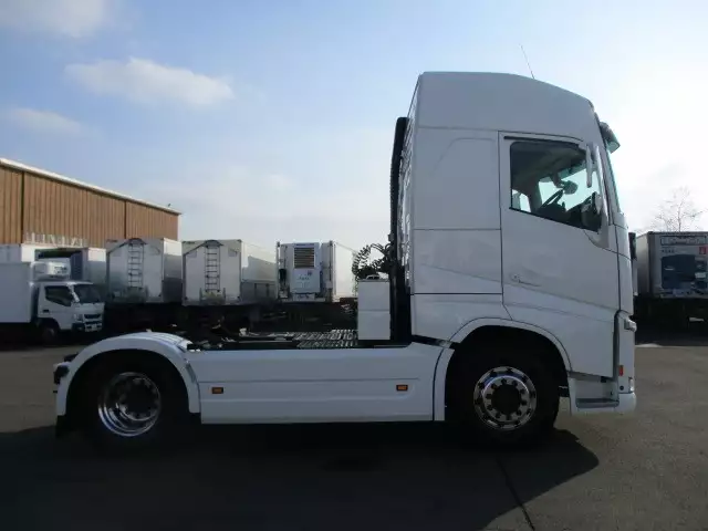 平成30年03月中古大型トラクタヘッドボルボボルボの画像4