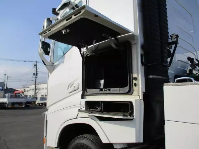 平成30年03月中古大型トラクタヘッドボルボボルボの画像32