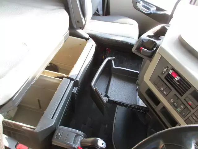 平成30年03月中古大型トラクタヘッドボルボボルボの画像58