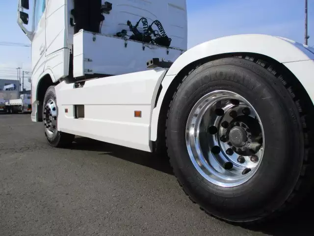 平成30年03月中古大型トラクタヘッドボルボボルボの画像10