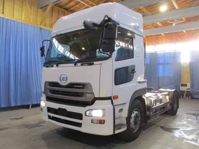 平成27年07月中古大型トラクタヘッド日産UDクオンの画像1