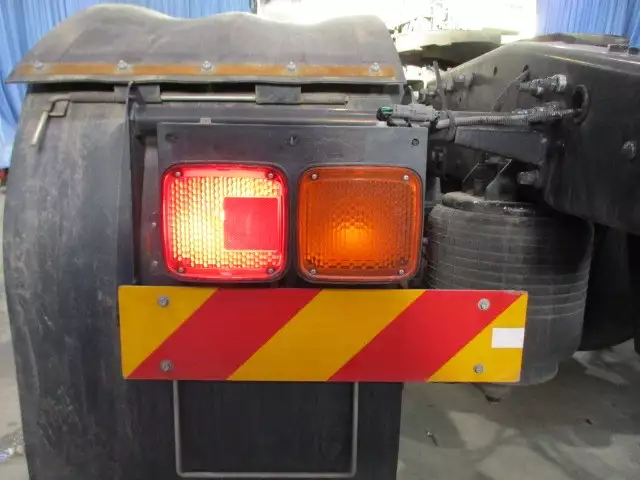 平成27年07月中古大型トラクタヘッド日産UDクオンの画像13