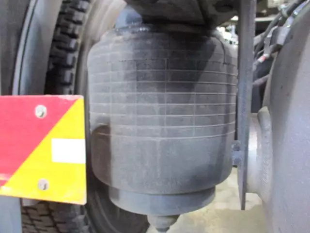 平成27年07月中古大型トラクタヘッド日産UDクオンの画像17