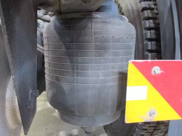 平成27年07月中古大型トラクタヘッド日産UDクオンの画像18