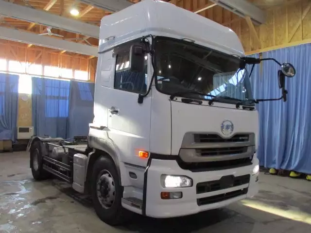 平成27年07月中古大型トラクタヘッド日産UDクオンの画像3